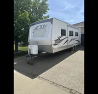 Tacan Layton Travel Trailer Getaway- Queen Bed + BBQ + Extras!