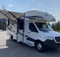 2020 Mercedes / Jayco Melbourne 24L / Full Wall Slide Out / Sleeps up to 4 / Generator