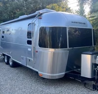 Luxury Airstream Flying Cloud 25FB