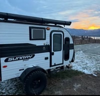Izaak's Sunray sport 109 travel trailer