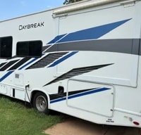 Dennis's Thor Motor Coach daybrack Class C