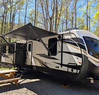 Outback: Chef's kitchen, King bed, 3 slides, Solar