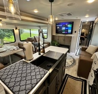 2024 Luxurious, Loaded & Spacious 2 Bdrm Pets Free
