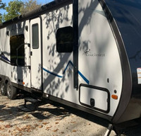Apex Coachman family camper fully stocked and ready to camp! separate bedro