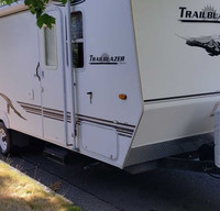 Budget friendly RV sleeps 4 adults or 2 adults and 2-3 children