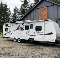 2010 Keystone RV Cougar - Queen + 4 bunks + Sleeper Dinette