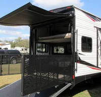 2022 ToyHauler Lux Package 4 Seater SXS friendly