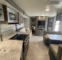 Kentucky Horsepark CAMPSITE INCLUDED/Golf cart/2019 Coachmen Apex 300BHS.