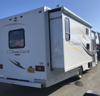 2014 Winnebago Chalet, 2 slide outs, queen main bed, bunk beds