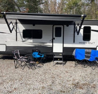 2021 Keystone Hideout-Qn bed in private BR, 2 full bunk beds