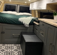 "Lenny" - Ford Passenger E-350 Extended Campervan