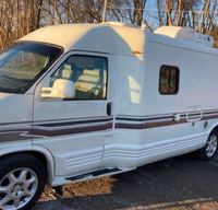1998 Winnebago Rialta, a good classic. Comfortable interior,  nice to drive