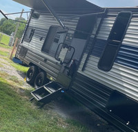 2022 Cherokee Grey Wolf 22MKSE