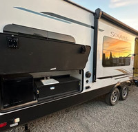 Sleeps 6 - Palomino Luxury Travel Trailer