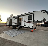 42ft Fifth Wheel. Sleeps 12!