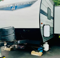 Home-on-the-Wheel spacious 2021 Amerilite 274QB
