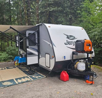 KING BED! double bunks. Sleeps up to 8! I will bring it to your campsite!