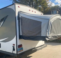 Lightweight 24’ Jayco Feather - Sleeps 7, Family Ready!