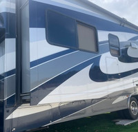 32ft Luxury RV-Kid and Pet Approved! Just bring your clothes and toiletries