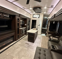 Luxury 42ft 5th Wheel!