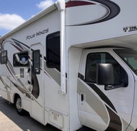 25 ft Seats / Sleeps 5, comfortable all amenities Class C RV