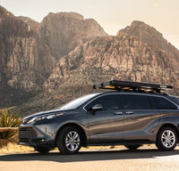 2025 Toyota Sienna XLE w/ Rooftop Tent