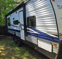 Immaculate Travel Trailer Ready for adventure!