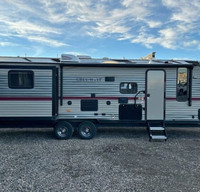 2018 Grey Wolf Travel Trailer (Sleeps 8)