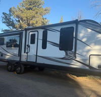 2023 Jayco White Hawk, Sleeps 8, amazing condition, 2 slides, pet friendly.