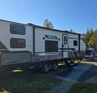 2023 Luxurious Family-Friendly Apex Ultra-Lite