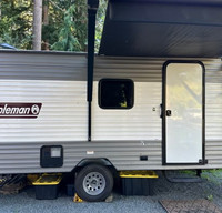 No hook ups, No problem! Off-Grid Trailer