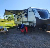 Lightweight Coachmen Apex 256BHS