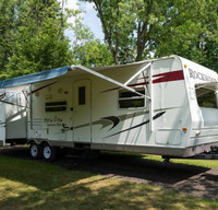 Spacious Rockwood Ultra Lite 33' - Sleeps 5-7 - Great for Family Trips