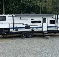 Modern Luxury Keystone Springdale 33ft