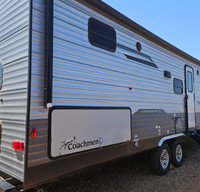Mini home on wheels - 2024 Coachmen Catalina legacy
