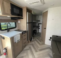 Adventure-Ready Travel Trailer – Sleeps 4–6, Easy to Tow