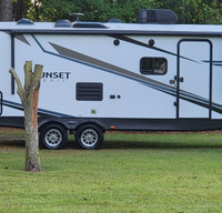 2019 Sunset Trail 289QB–Family Bunkhouse with King Bed & Outdoor Kitchen