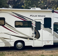 25 ft Seats / Sleeps 5, comfortable all amenities Class C RV