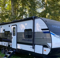 Heartland RVs Pioneer 33'