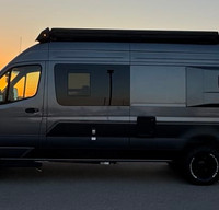 2025 Storyteller Overland Crew Mode XL