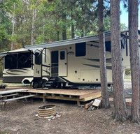 Luxe All-Season Solitude 5th Wheel with Mid-Bunk Room