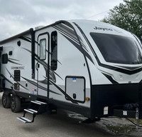 Couples Glamping In Comfort