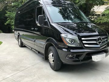 CLICK HERE to see why guests LOVE this fully loaded RV/Sprinter