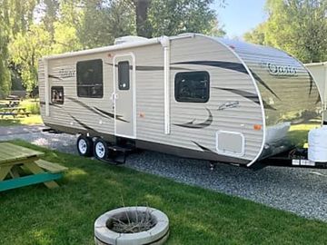 2018 25RSO Slide-out. dbl/dbl bunks & Queen bed