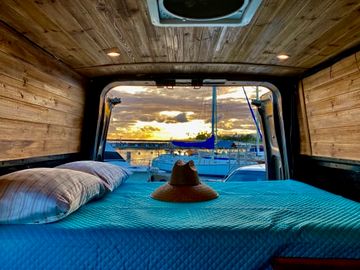 CAMPERVAN - Nissan NV2500 (high roof) - with a view of your choice