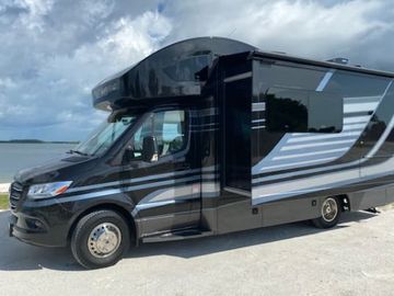 Black Beauty-2021 Thor Delano Mercedes Sprinter+Pets