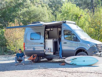 🚍 2021 Winnebago 4x4 Revel - Sleeps 4️