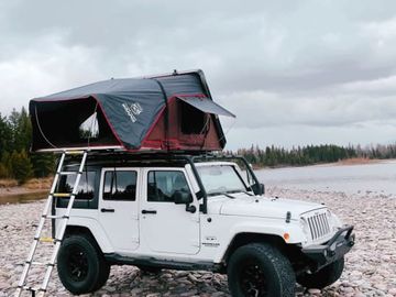 Jeep Wrangler Sahara Unlimited with IKamper Roof Top Tent