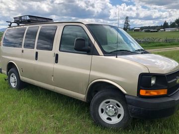 Flathead Valley 12 Passenger Van- The Glacier (free airport pick/drop off)