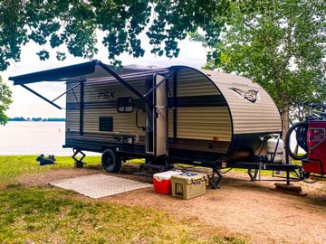 Pet Friendly,Super Slide Out, 2020 Forest River Wildwood camper with big ca